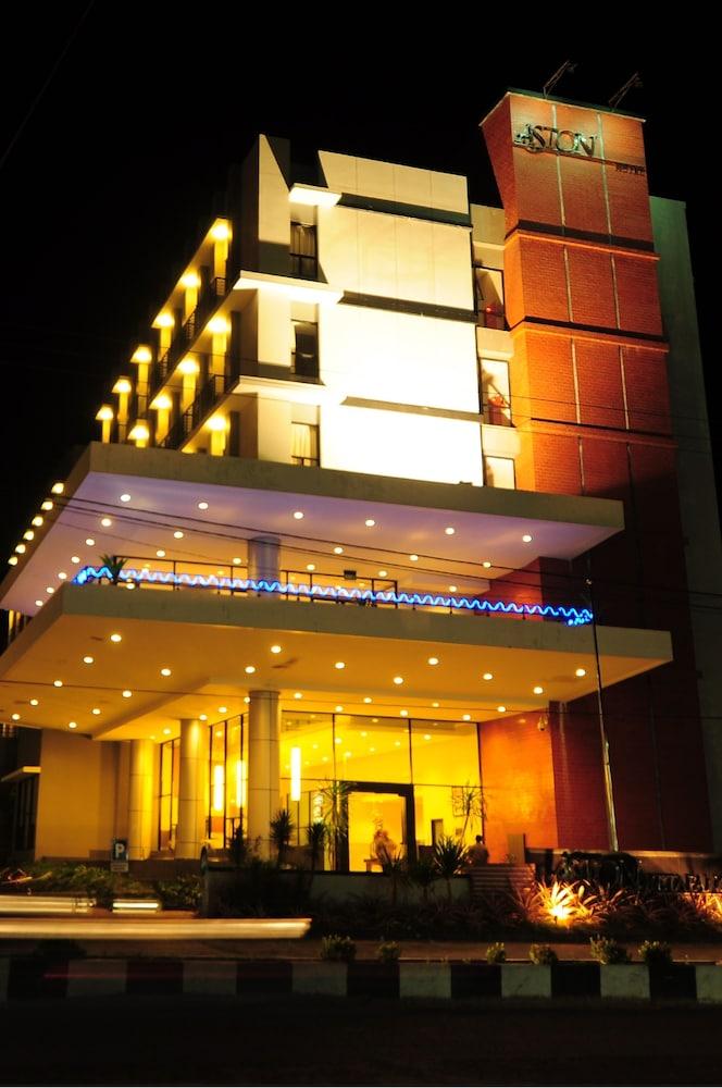 Aston Ketapang City Hotel Kültér fotó